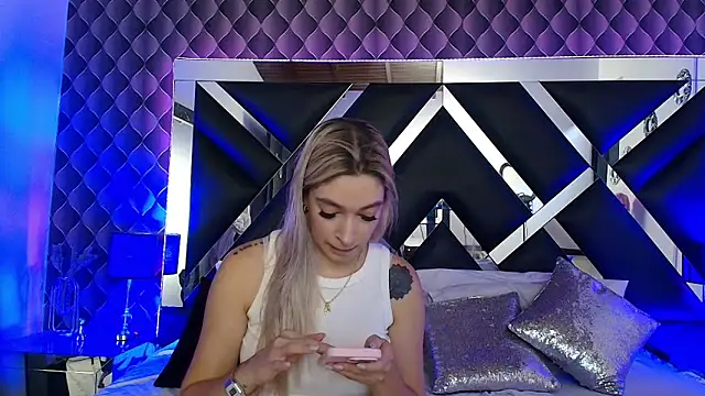 victoriaa lee  online show from 19, 11, 2025