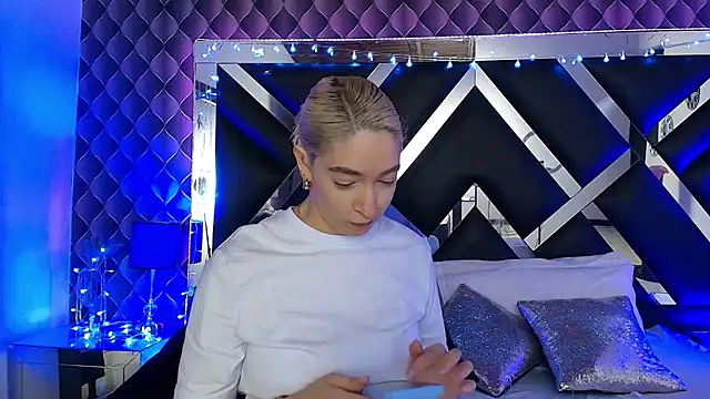 victoriaa lee  online show from 23, 2, 2026