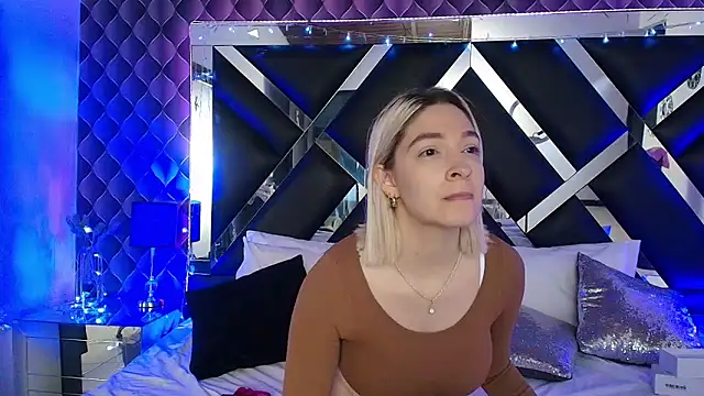 victoriaa lee  online show from 17, 4, 2026