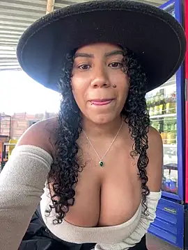 Snapshot of serena_willow chatting on 18, 11, 2025 serena willow online show from 18, 11, 2025