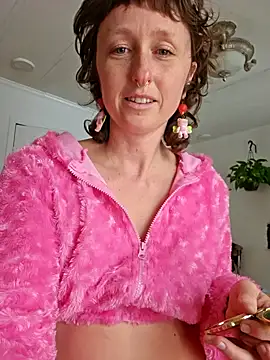 mossy kiss online show from 31, 1, 2026