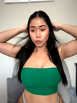 Snapshot of JazzieXo chatting on 2, 10, 2025 JazzieXo online show from 2, 10, 2025