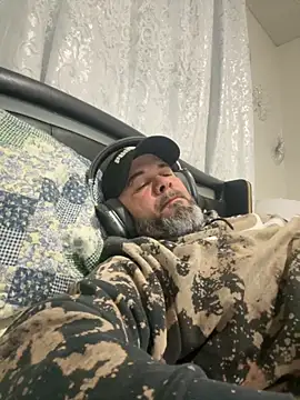 Snapshot of Cristian-Brayan chatting on 6, 11, 2025 Cristian-Brayan online show from 6, 11, 2025