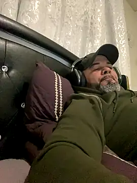 Snapshot of Cristian-Brayan chatting on 24, 11, 2025 Cristian-Brayan online show from 24, 11, 2025