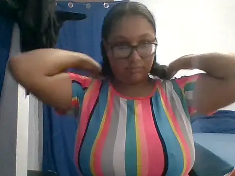 Snapshot of lilykaponi chatting on 28, 10, 2025 lilykaponi online show from 28, 10, 2025