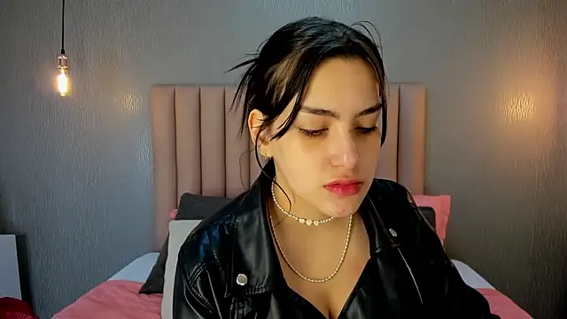 Alexa Thaylor  online show from 7, 3, 2025