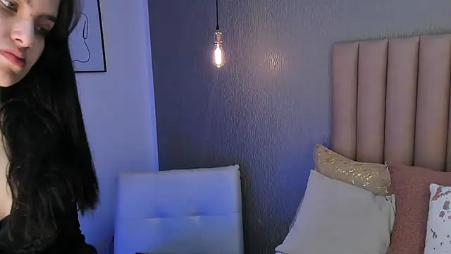 Alexa Thaylor  online show from 10, 9, 2025