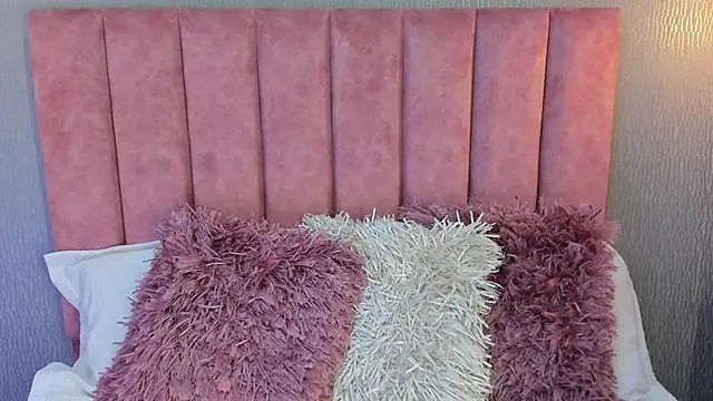 Alexa Thaylor  online show from 4, 10, 2025