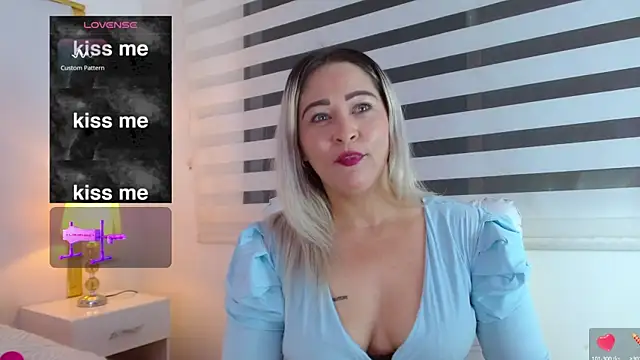 Snapshot of WANDAFOXX1 chatting on 1, 2, 2025 WANDAFOXX1 online show from 1, 2, 2025