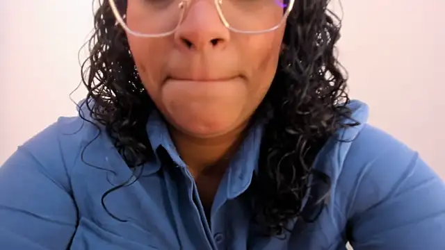 Snapshot of iriss_25 chatting on 13, 3, 2025 iriss 25 online show from 13, 3, 2025