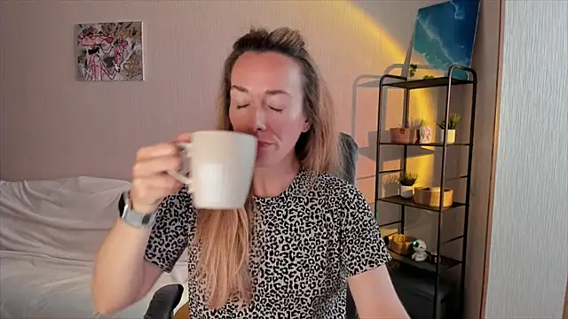 RebeccaMartinez online show from 13, 9, 2025