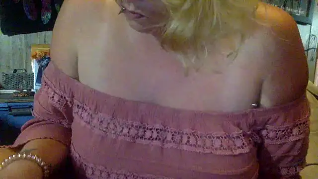 TrashleyRosebud online show from 28, 6, 2026