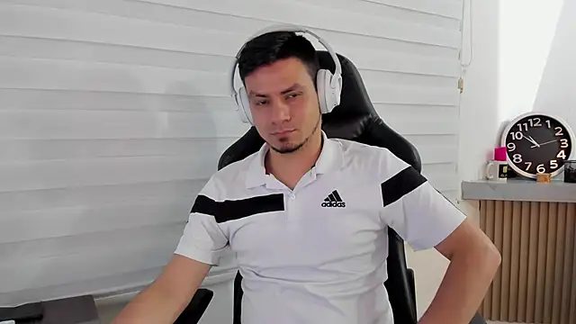 Snapshot of Rick_Diesel_ chatting on 31, 10, 2025 Rick Diesel online show from 31, 10, 2025