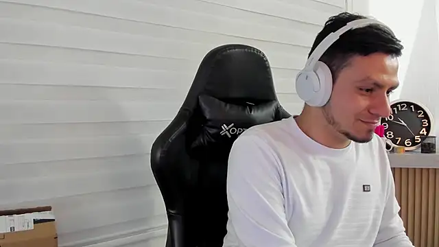 Snapshot of Rick_Diesel_ chatting on 4, 11, 2025 Rick Diesel online show from 4, 11, 2025