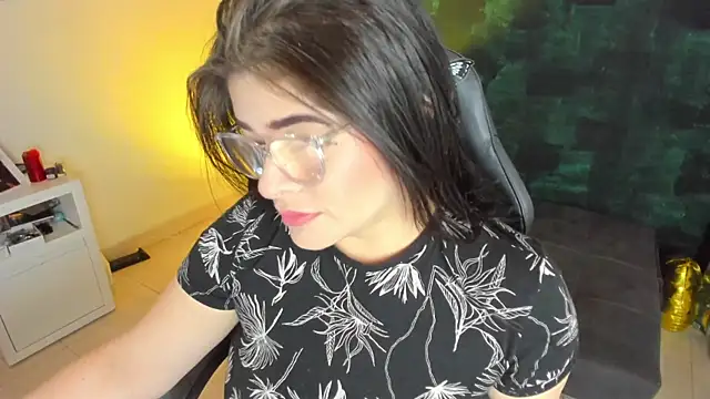 BellaFlaming online show from 28, 1, 2025