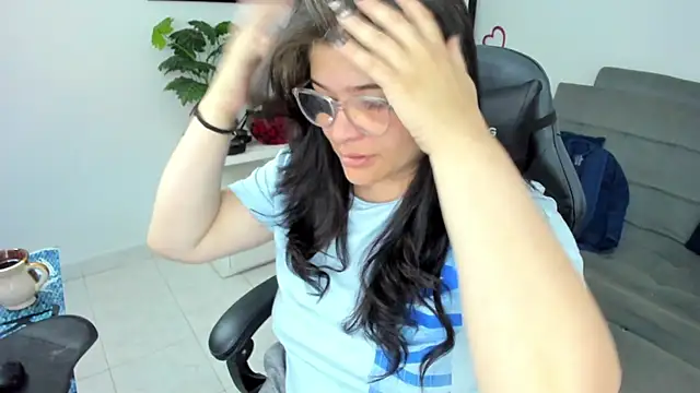 BellaFlaming online show from 4, 3, 2025