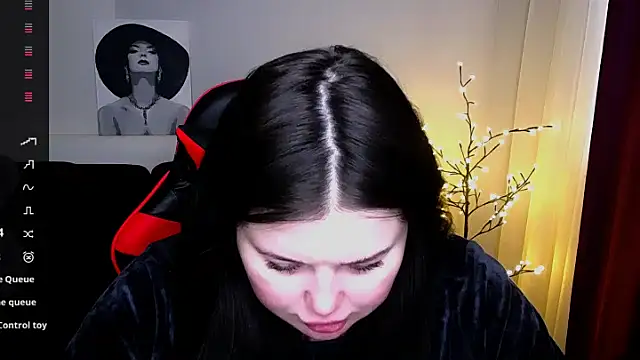 Emily Mo online show from 14, 2, 2025