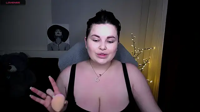 Emily Mo online show from 16, 2, 2025