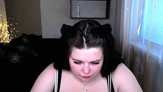 Emily Mo online show from 19, 3, 2025