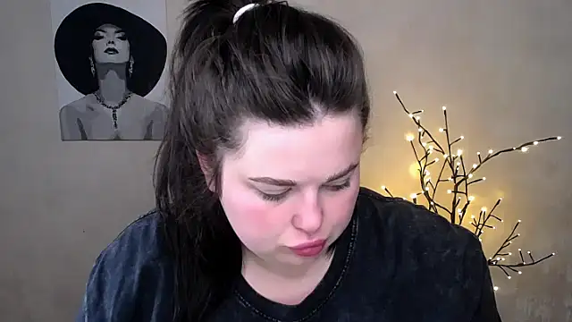 Emily Mo online show from 9, 9, 2025