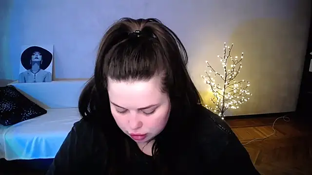 Snapshot of Emily_Mo chatting on 3, 6, 2026 Emily Mo online show from 3, 6, 2026