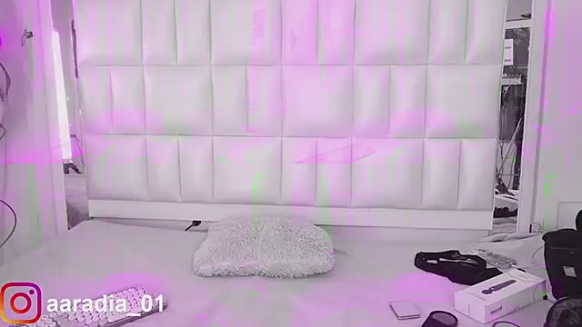 Anais aradia online show from 6, 2, 2026