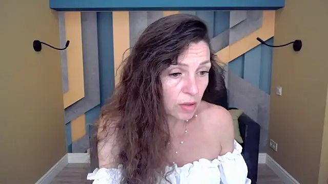 Snapshot of EllaLong chatting on 16, 6, 2026 EllaLong online show from 16, 6, 2026