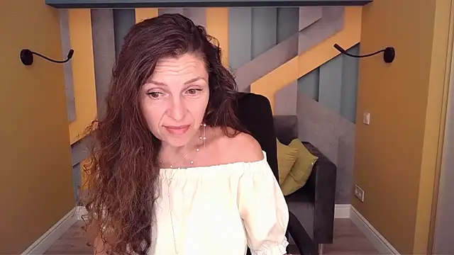 Snapshot of EllaLong chatting on 19, 6, 2026 EllaLong online show from 19, 6, 2026