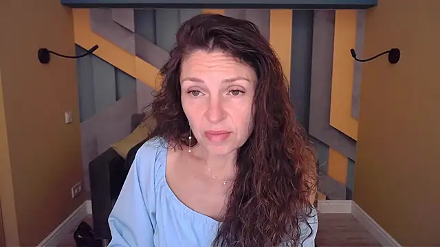 Snapshot of EllaLong chatting on 5, 7, 2026 EllaLong online show from 5, 7, 2026