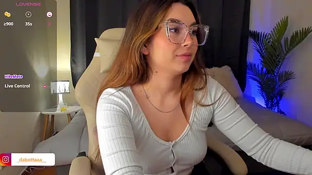 dakottaa  online show from 11, 11, 2025