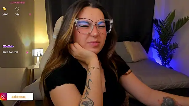 dakottaa  online show from 3, 12, 2025