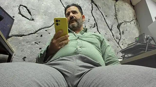 Snapshot of Maxi_TheBigDaddy chatting on 21, 10, 2025 Maxi TheBigDaddy online show from 21, 10, 2025