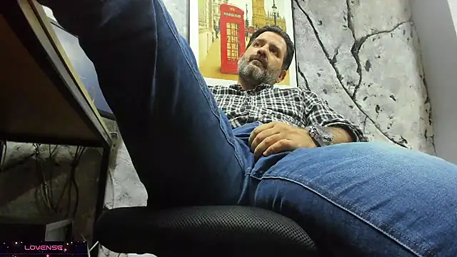 Snapshot of Maxi_TheBigDaddy chatting on 3, 12, 2025 Maxi TheBigDaddy online show from 3, 12, 2025