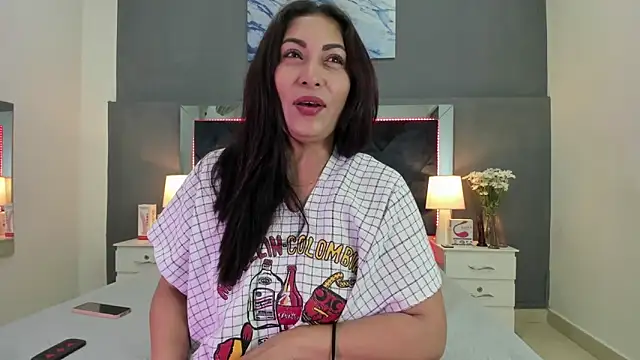 Snapshot of Lauralove_69 chatting on 19, 11, 2025 Lauralove 69 online show from 19, 11, 2025