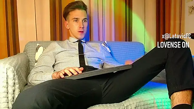 Midnighter  online show from 20, 11, 2025