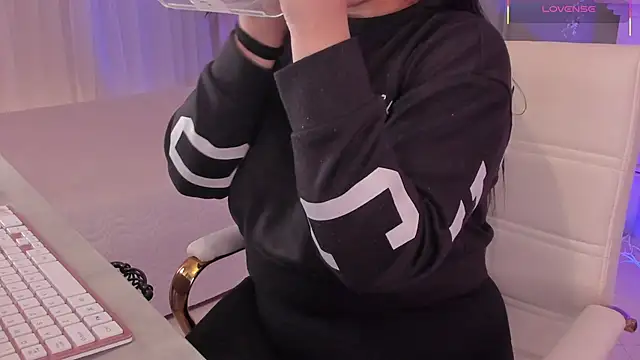 Snapshot of scarlet_miller1 chatting on 7, 11, 2025 scarlet miller1 online show from 7, 11, 2025