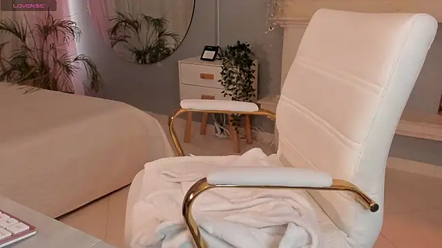 Snapshot of scarlet_miller1 chatting on 21, 11, 2025 scarlet miller1 online show from 21, 11, 2025