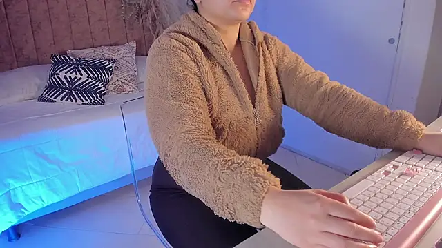 Snapshot of scarlet_miller1 chatting on 4, 12, 2025 scarlet miller1 online show from 4, 12, 2025