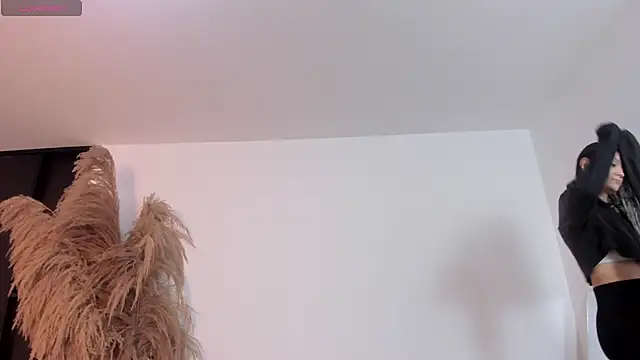 charlottewhitte online show from 28, 2, 2025