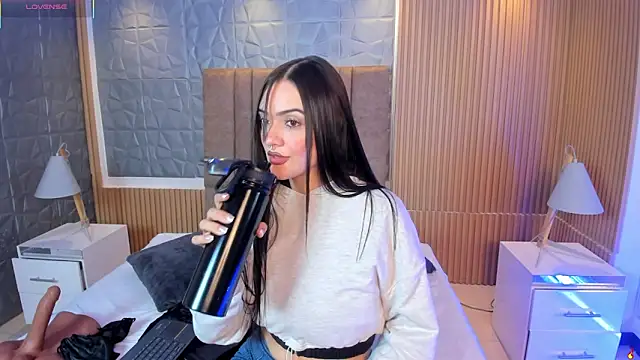 charlottewhitte online show from 9, 1, 2026