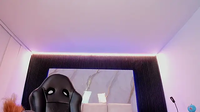 charlottewhitte online show from 17, 4, 2026