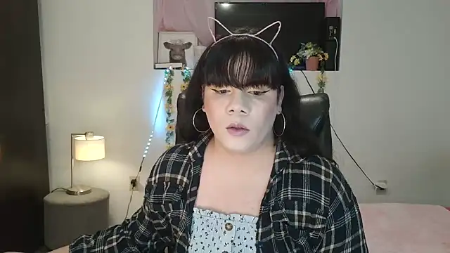 Snapshot of Violetacam_05 chatting on 24, 1, 2025 Violetacam 05 online show from 24, 1, 2025