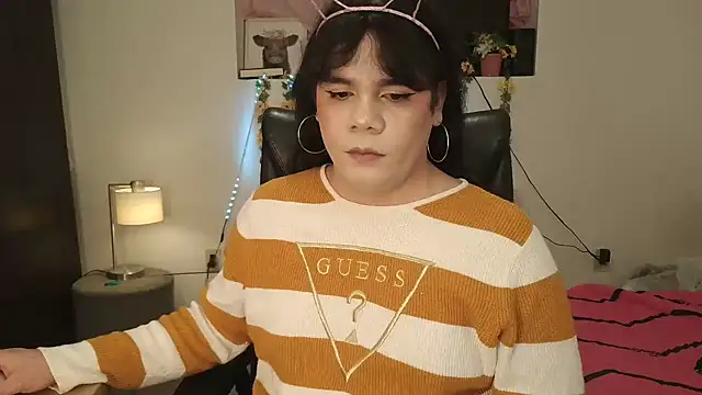 Snapshot of Violetacam_05 chatting on 1, 2, 2025 Violetacam 05 online show from 1, 2, 2025