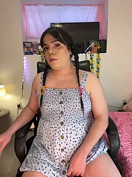 Snapshot of Violetacam_05 chatting on 2, 3, 2025 Violetacam 05 online show from 2, 3, 2025