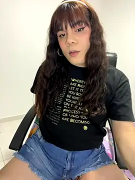 Snapshot of Violetacam_05 chatting on 4, 10, 2025 Violetacam 05 online show from 4, 10, 2025