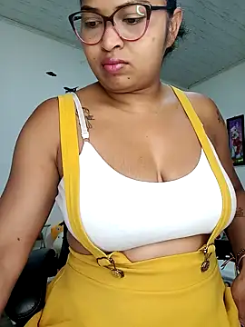Snapshot of chalohott chatting on 1, 2, 2025 chalohott online show from 1, 2, 2025