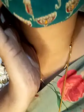 tuttifrutti17 online show from 2, 1, 2025