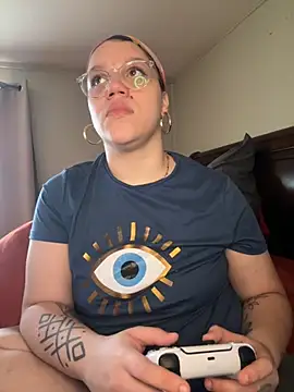 QueenNuttCollector online show from 24, 9, 2025