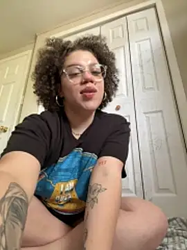 Snapshot of QueenNuttCollector chatting on 24, 4, 2026 QueenNuttCollector online show from 24, 4, 2026