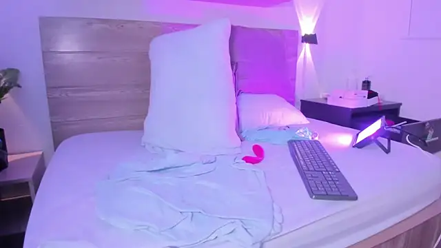 Snapshot of izaro22 chatting on 25, 10, 2025 izaro22 online show from 25, 10, 2025